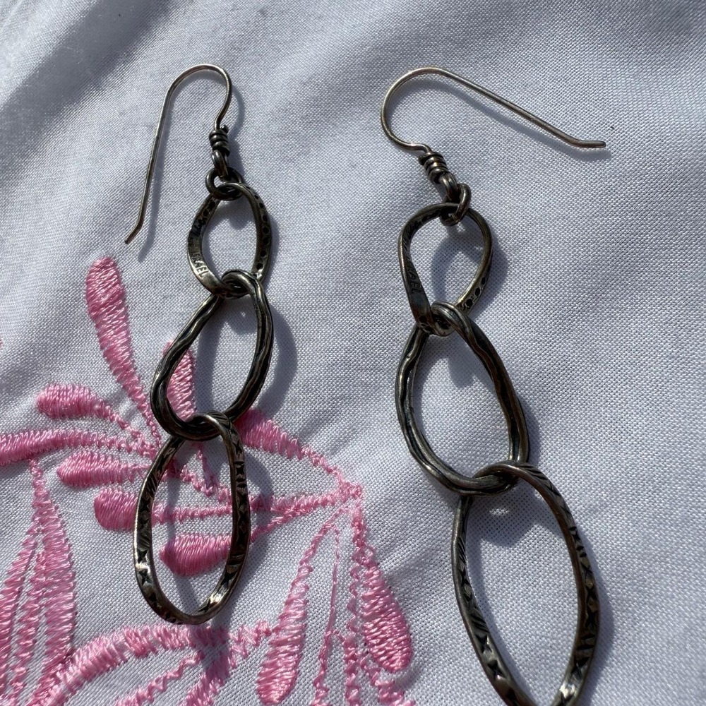 Twisted loop chain earrings